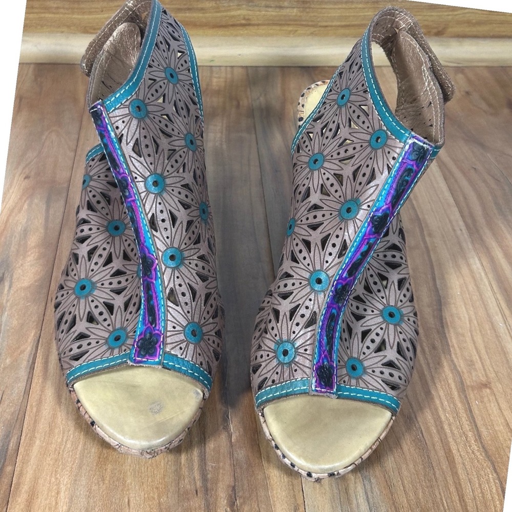 L Artiste Spring Step Marjan Leather Laser Cut Floral Block Heel Sandals 37